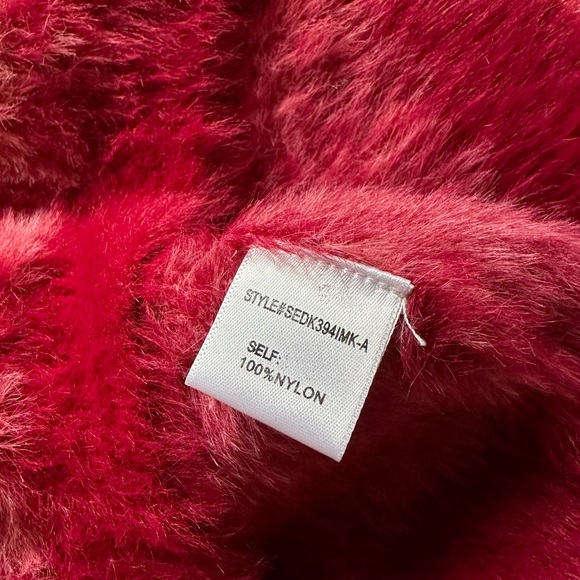 NWT Altar’d State Hot Pink Fuzzy Crop Tank Size XS - Picture 7 of 8